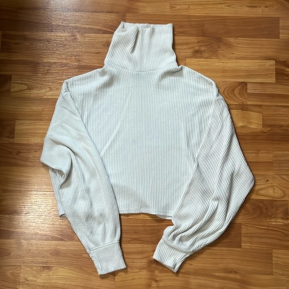 Hollister Sweaters - Cropped turtle neck